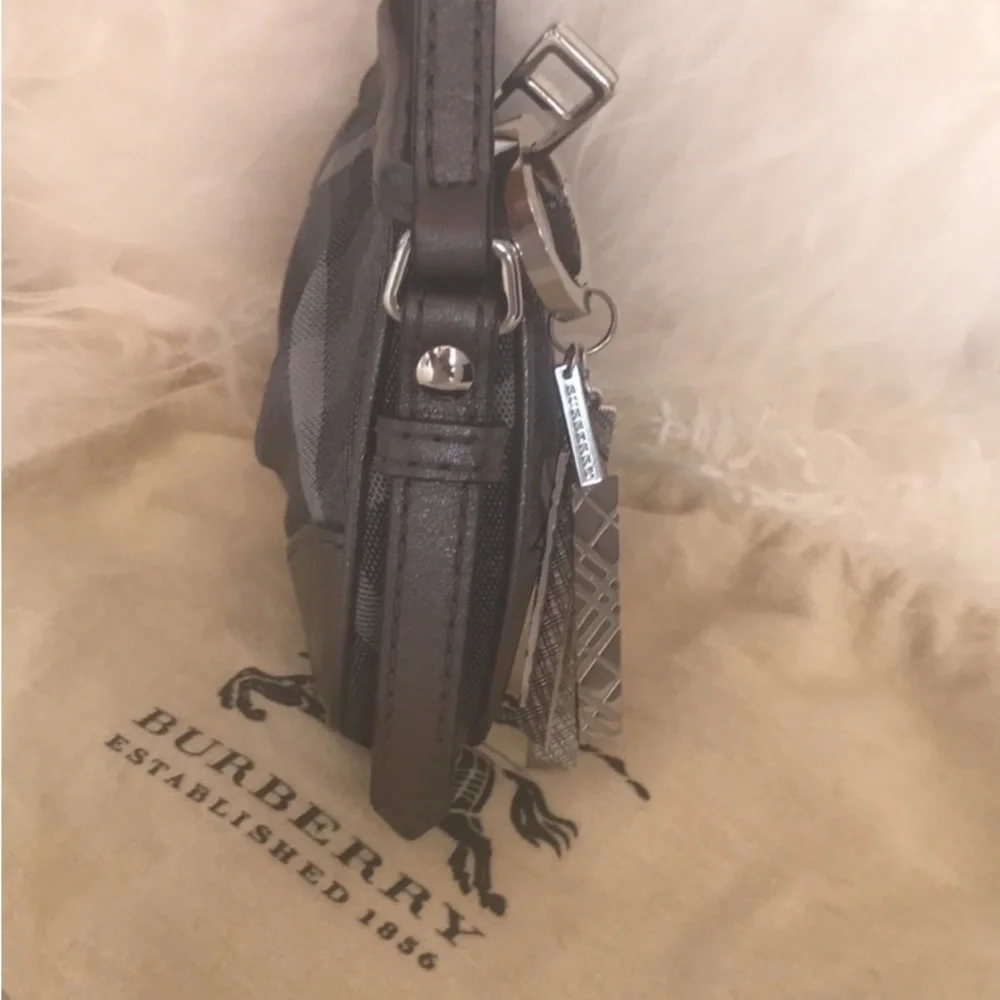 BURBERRY - Picture 3 of 9